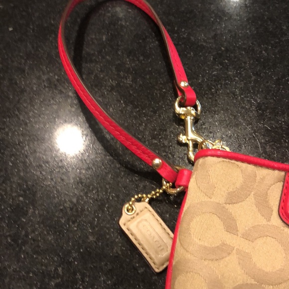 Like new coach wristlet . - Picture 5 of 5